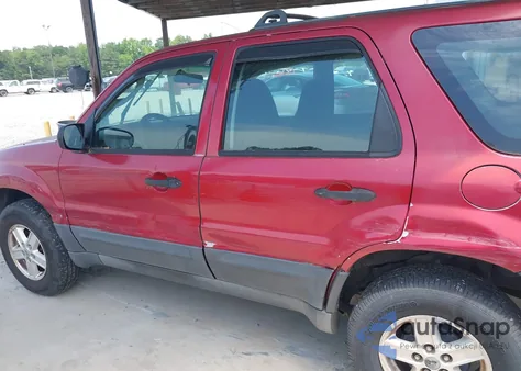 2005 Ford Escape Xls z USA, uszkodzony, nr VIN 1FMYU92Z75DA05019